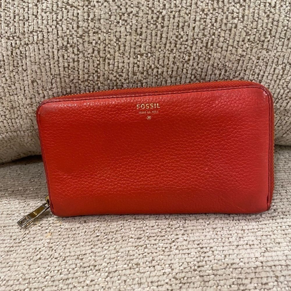Fossil Cow Leather Pebbled Coral Red Women's Zip Up Wallet